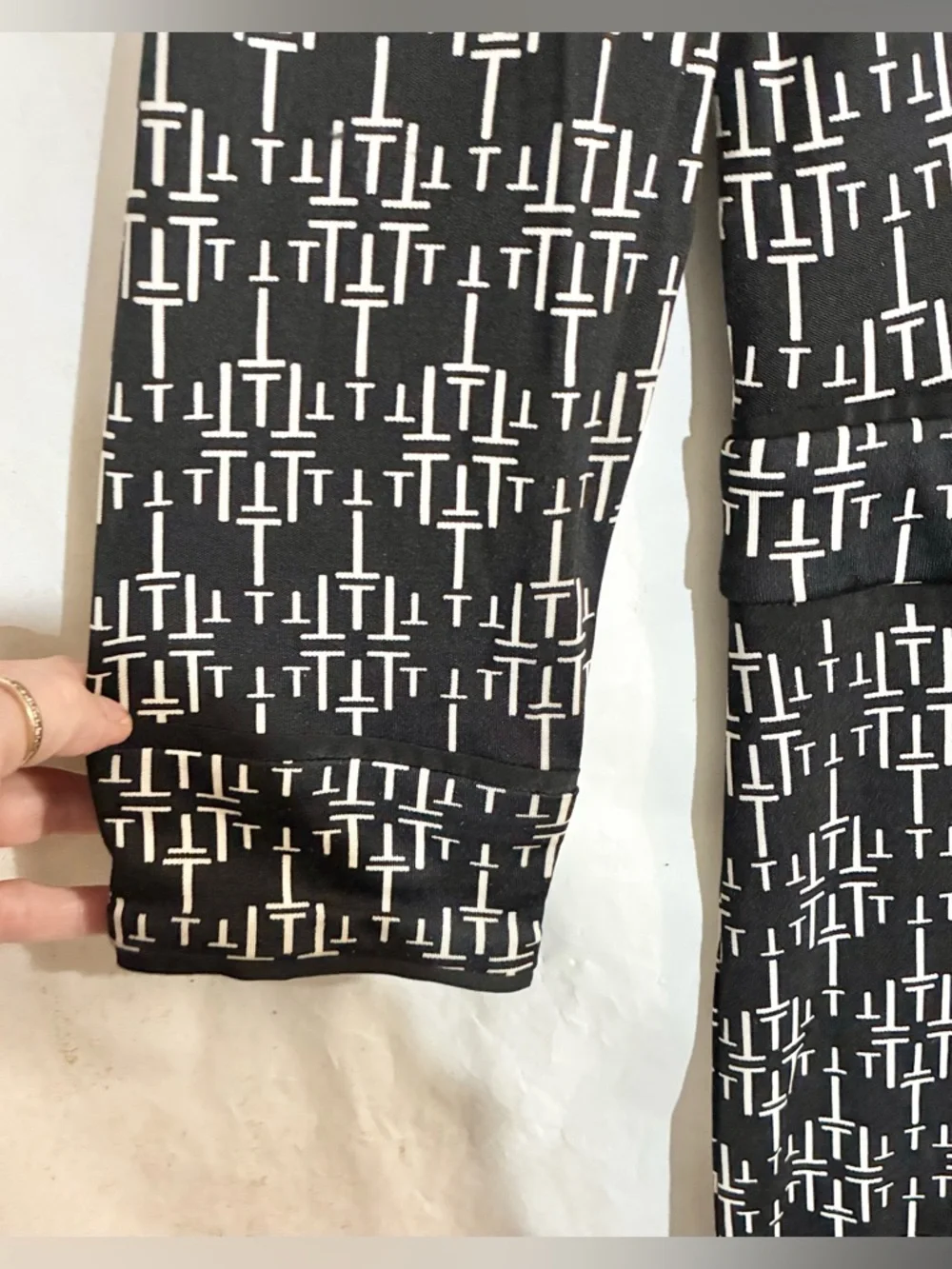Tory Burch 100% Silk Retro Monogram  Dress Sz M Stretch Party Office